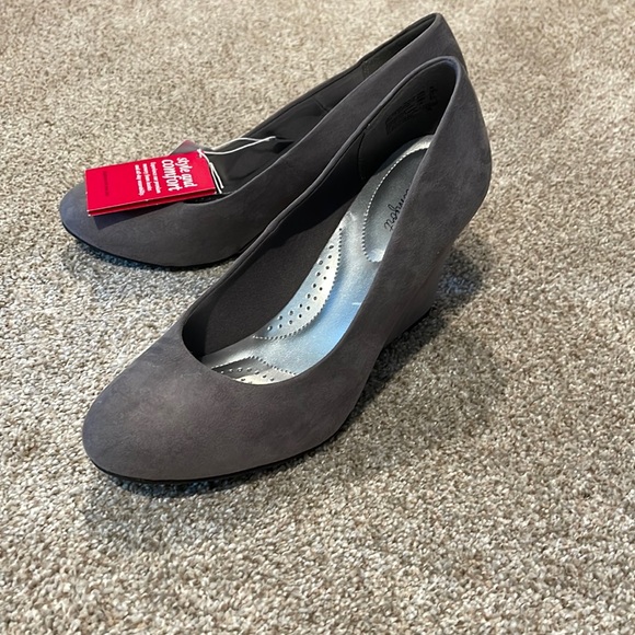 NEVERWORN. Woman’s wedge heel. - Picture 1 of 8